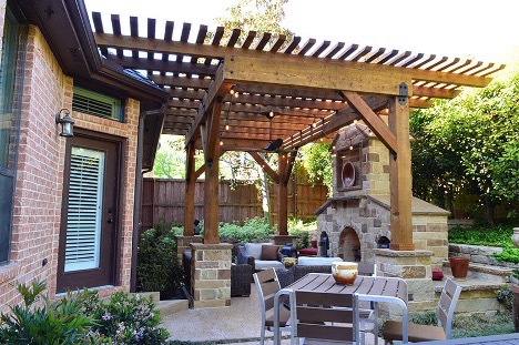 custom outdoor living space builders
