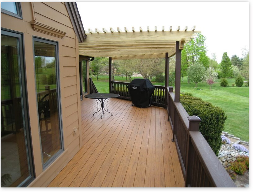 Deck with pergola covering