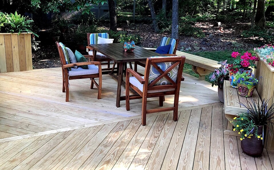 Winston Salem deck with built-in seating and planter boxes