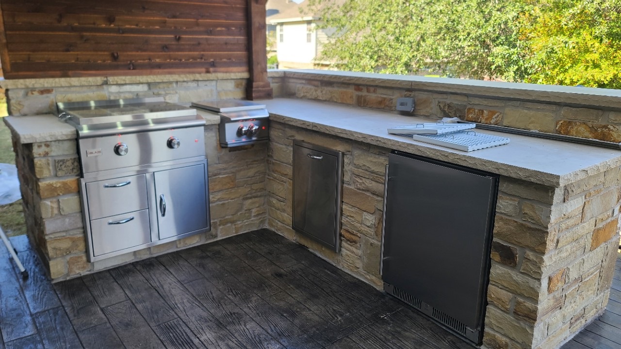 close up of natural stone outdoor kitchen