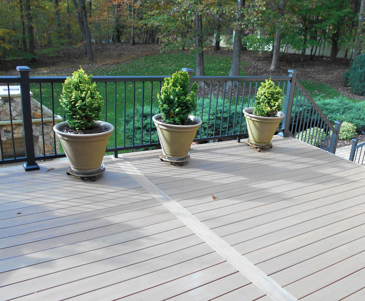 deck with lighting 