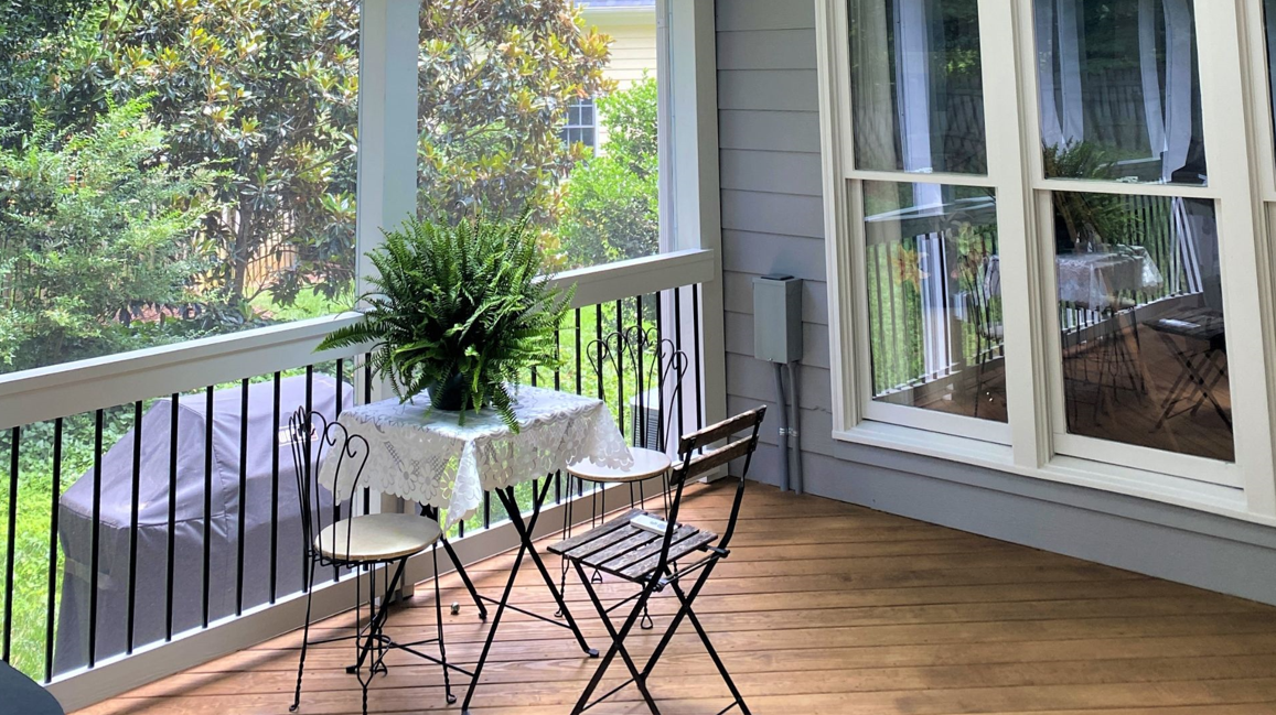 screened in porch with patio furniture