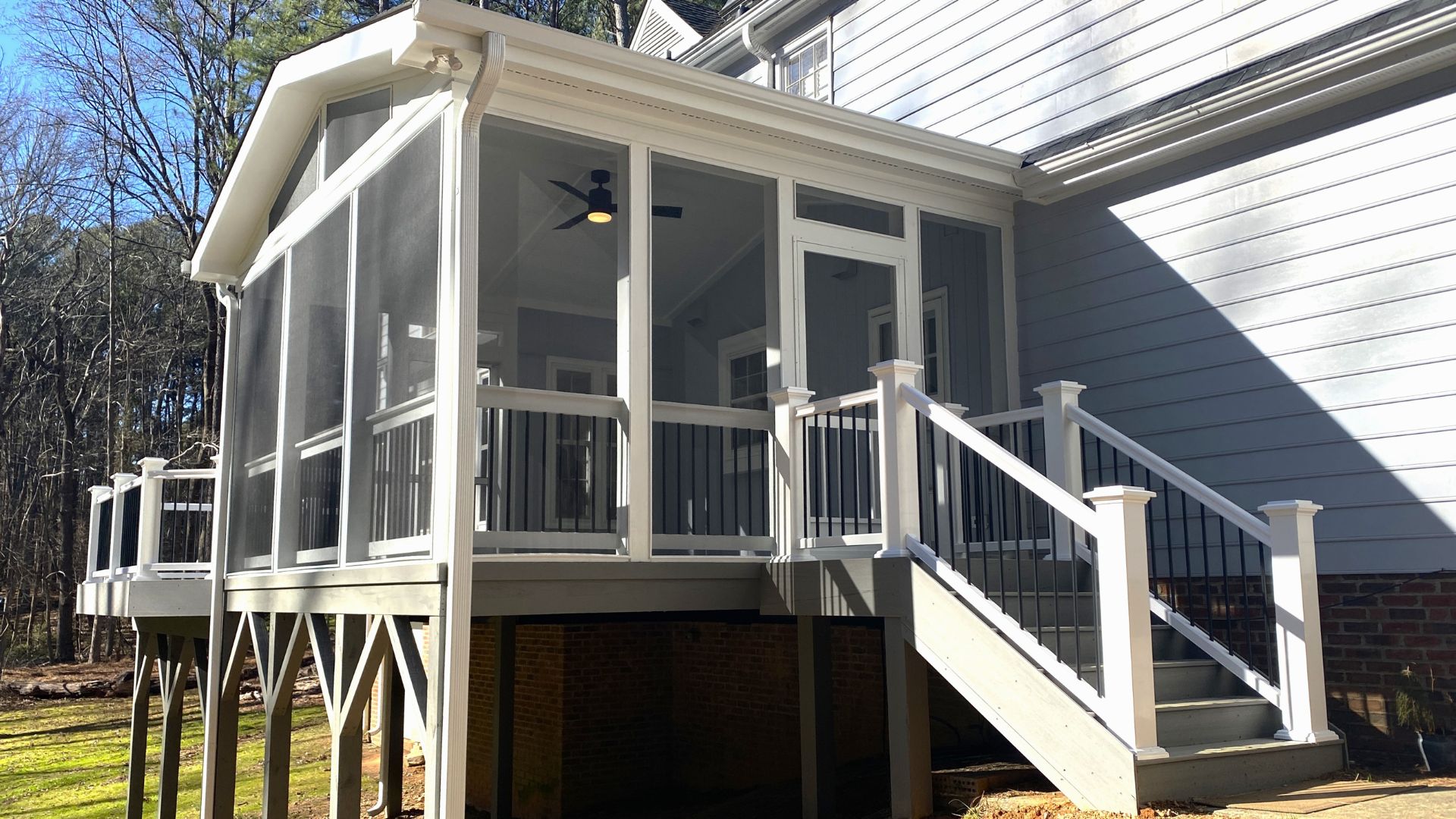 A porch with a screen on the back of a house
AI-generated content may be incorrect.