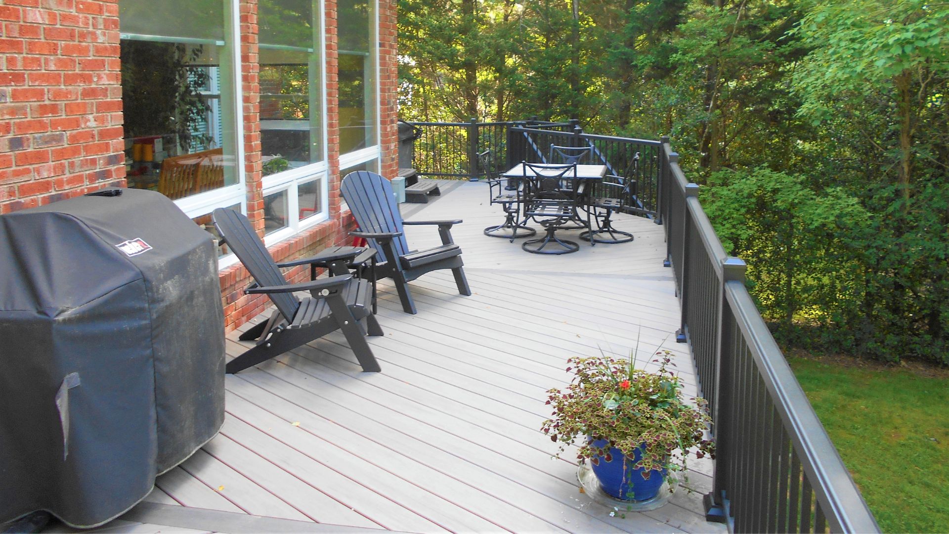 A deck with chairs and table
AI-generated content may be incorrect.