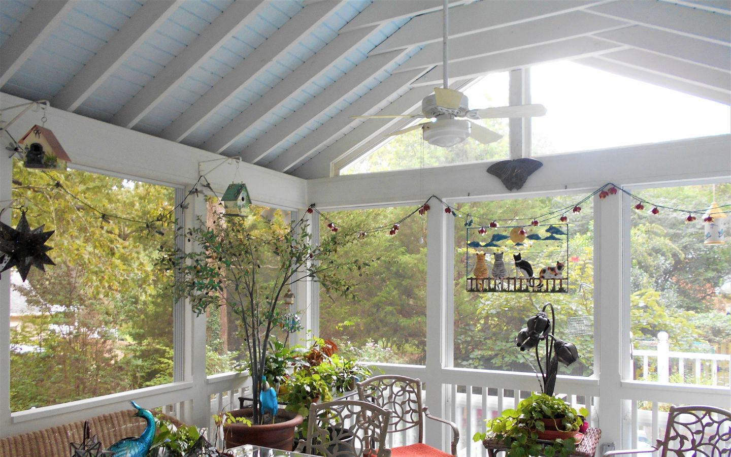 A porch with a white ceiling
AI-generated content may be incorrect.