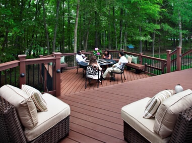 Beautiful Mulit-level deck with built in benches