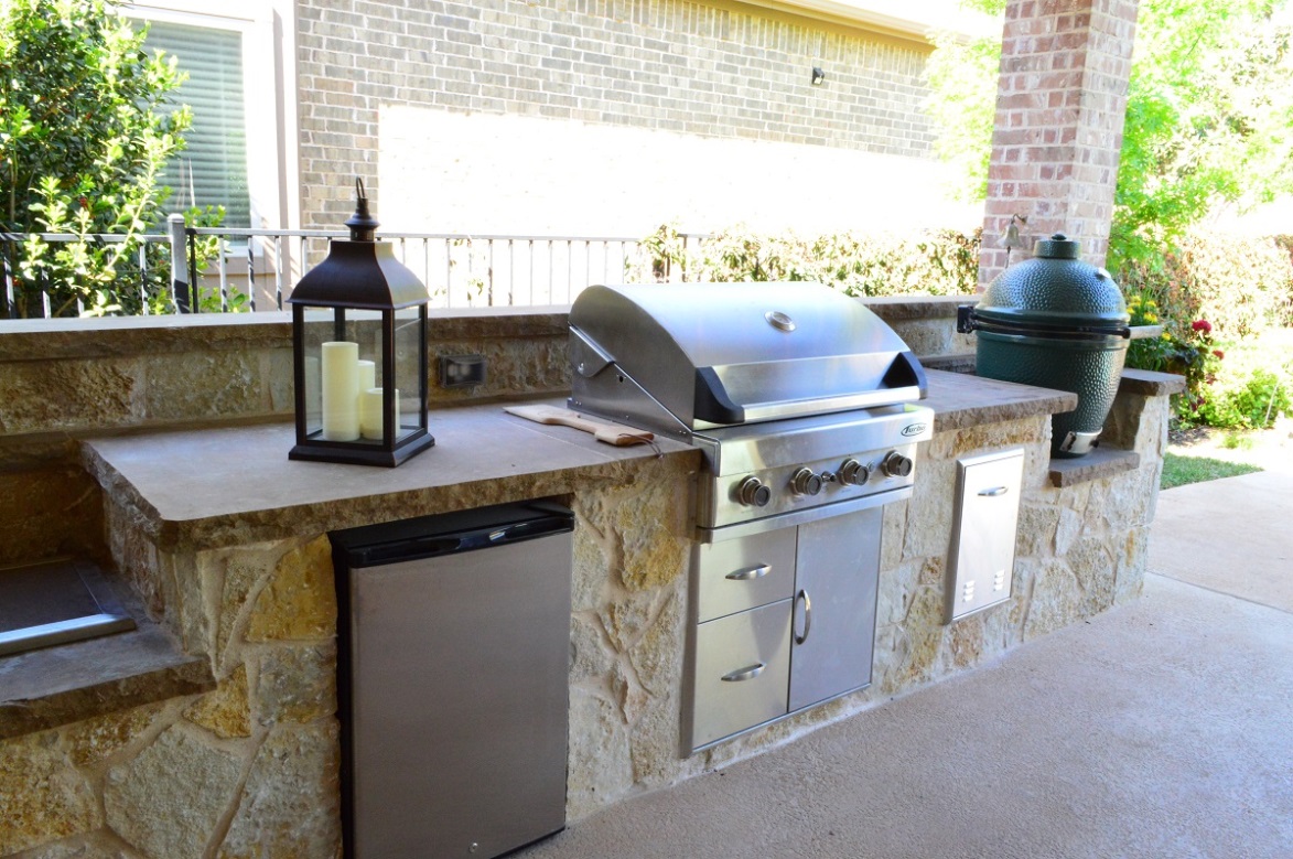 outdoor kitchen with grill