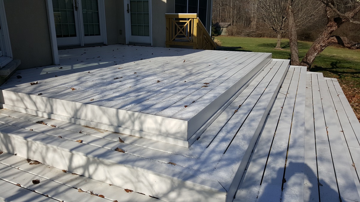 Low-maintenance deck with tiered steps