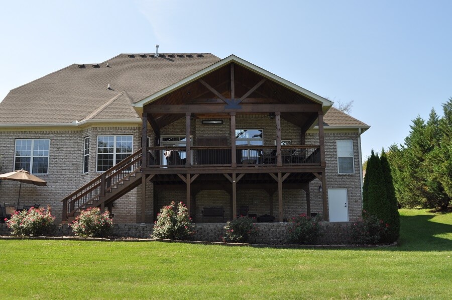 Second story deck with stairs