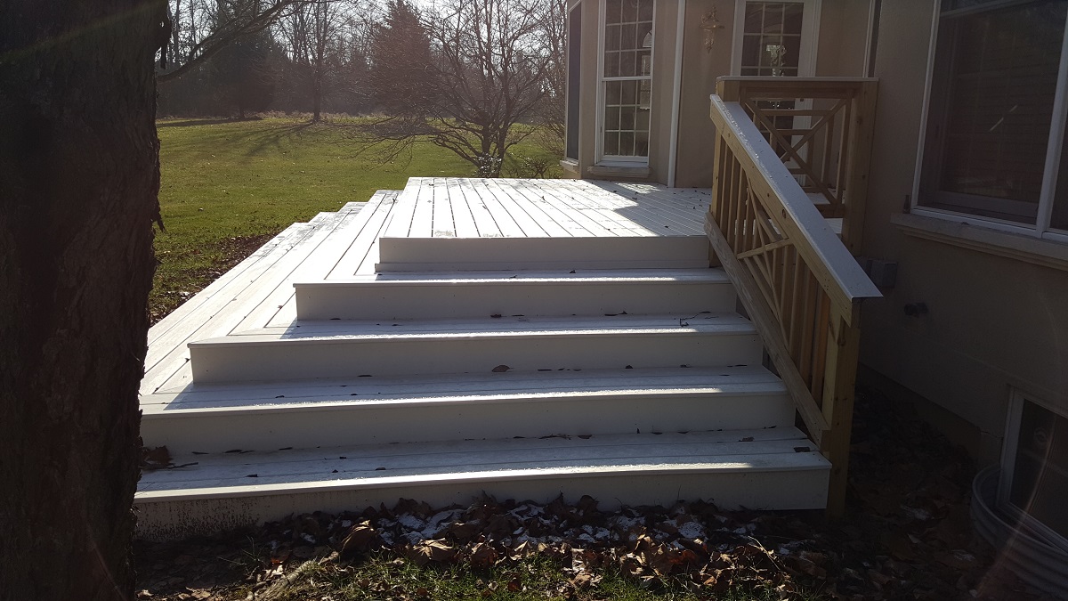  Synthetic deck with wood southern cross railing