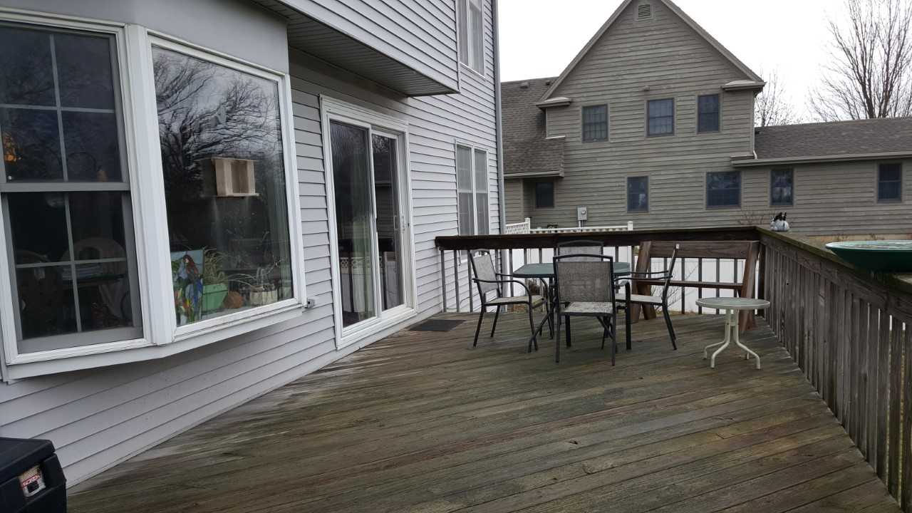 deck with outdoor furniture