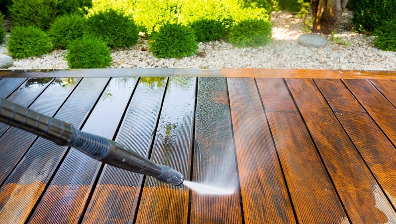 Cleaning deck with water pressure
