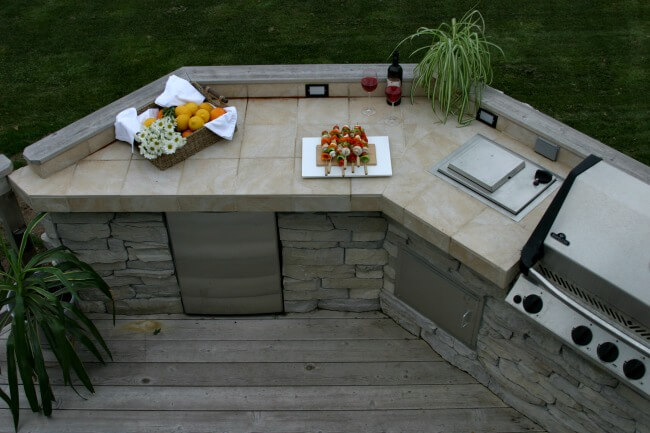 Outdoor kitchen