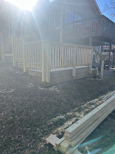 deck with railings