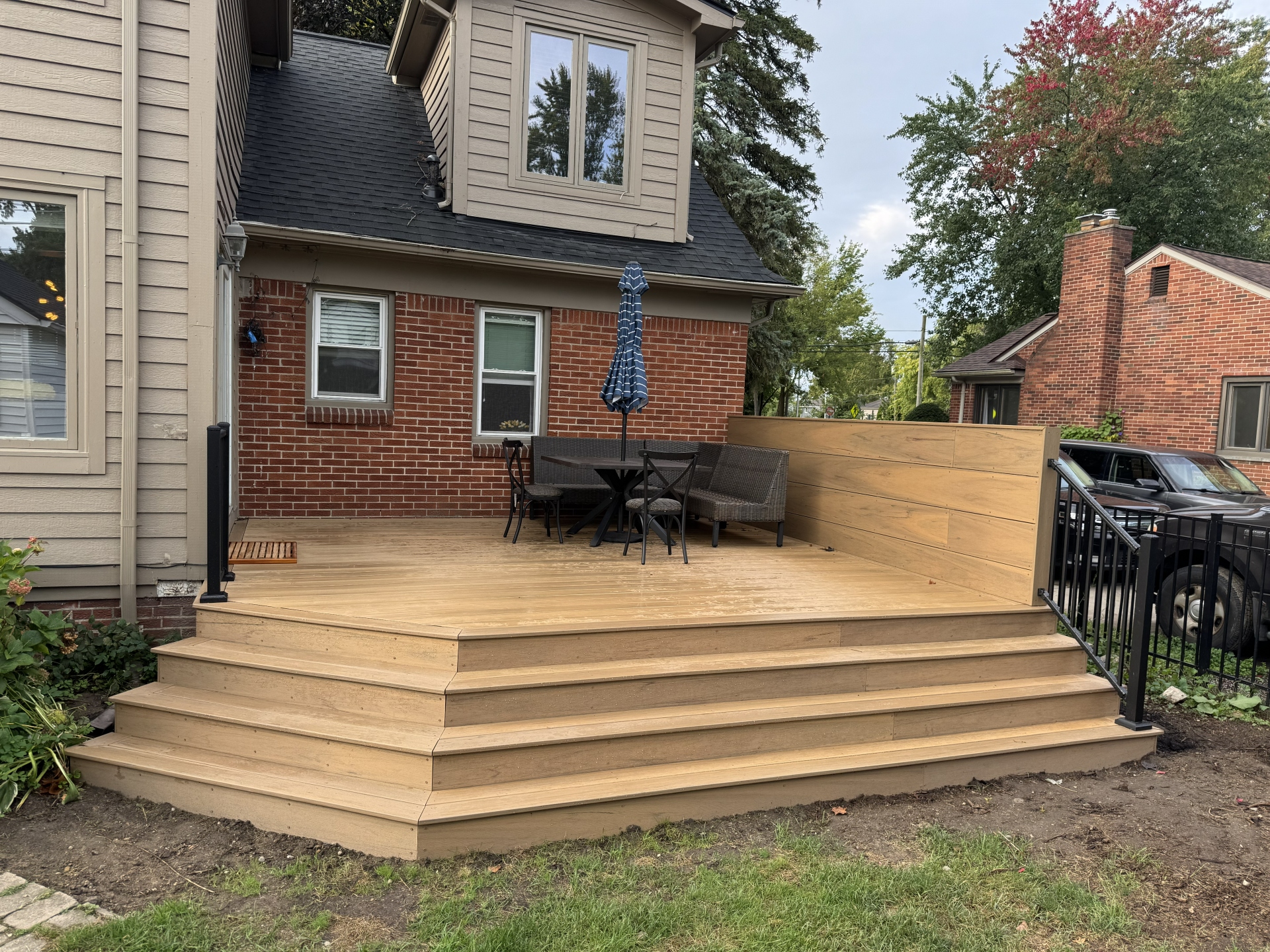 Beverly Hills Deck with Privacy Screen