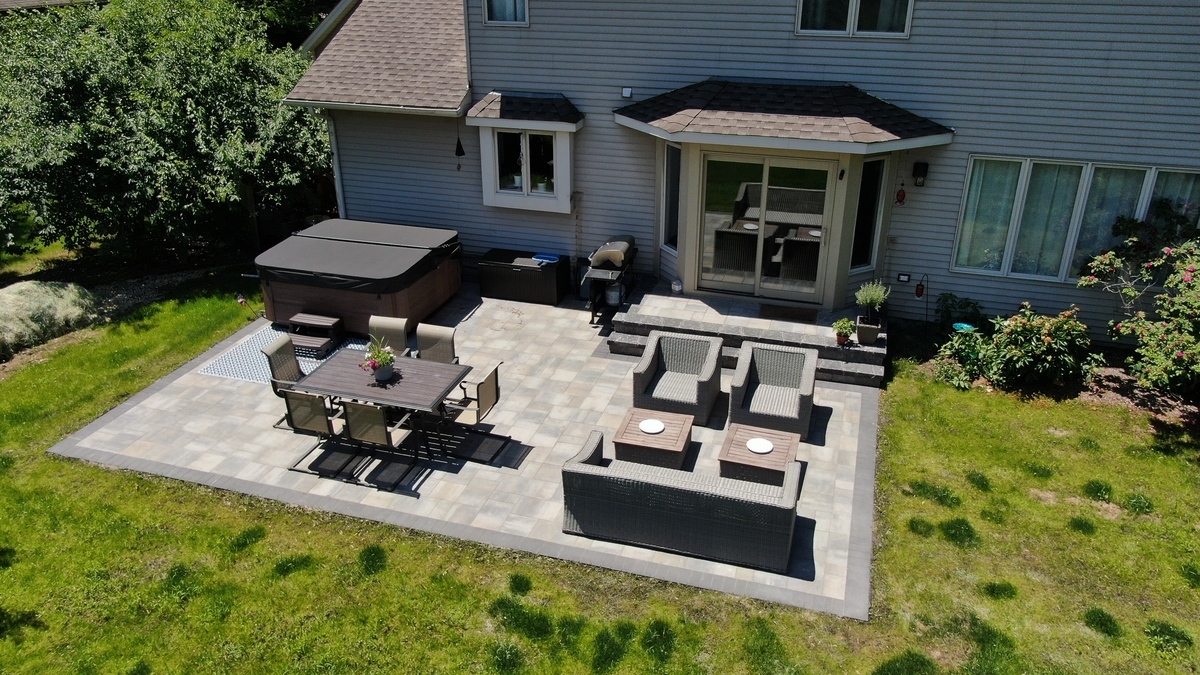 outdoor hardscape patio