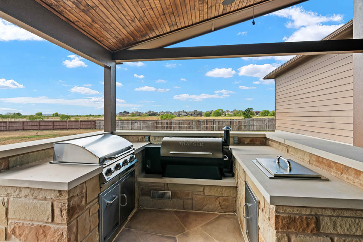 screened in patio builders Schertz TX