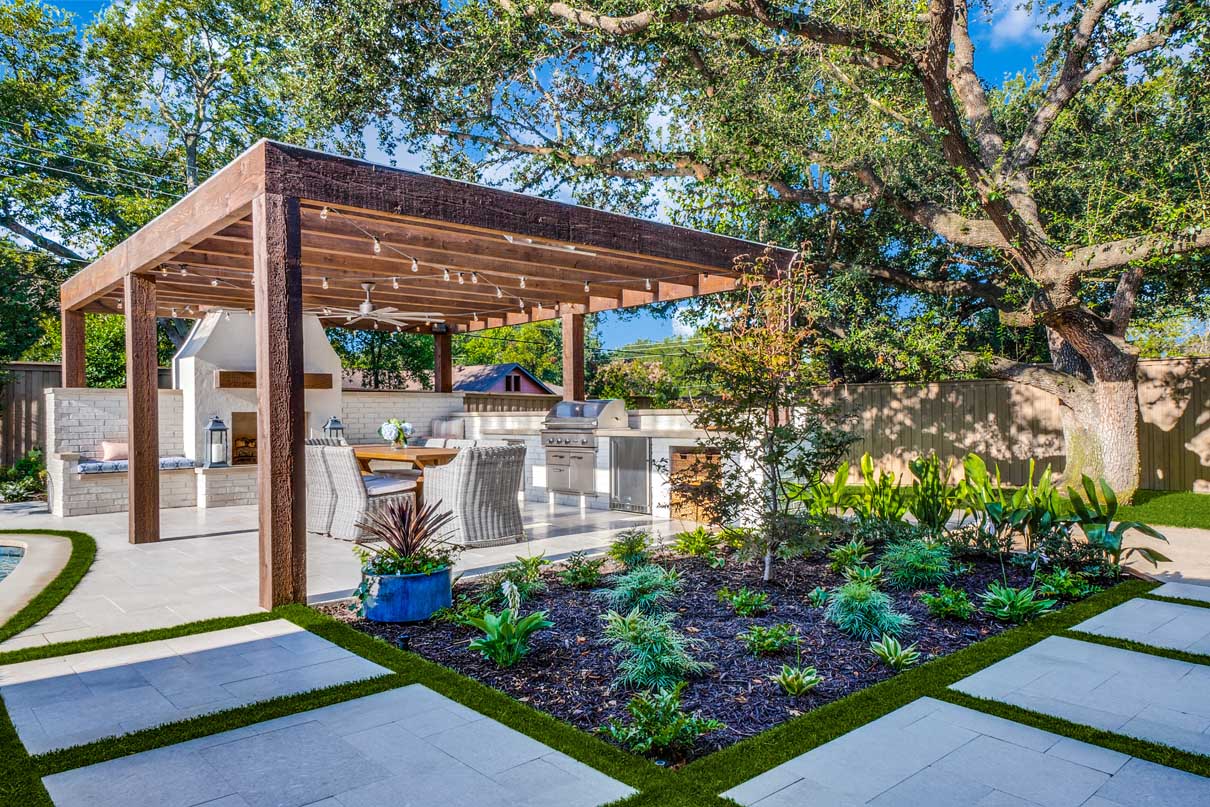 difference between landscapers and hardscapers