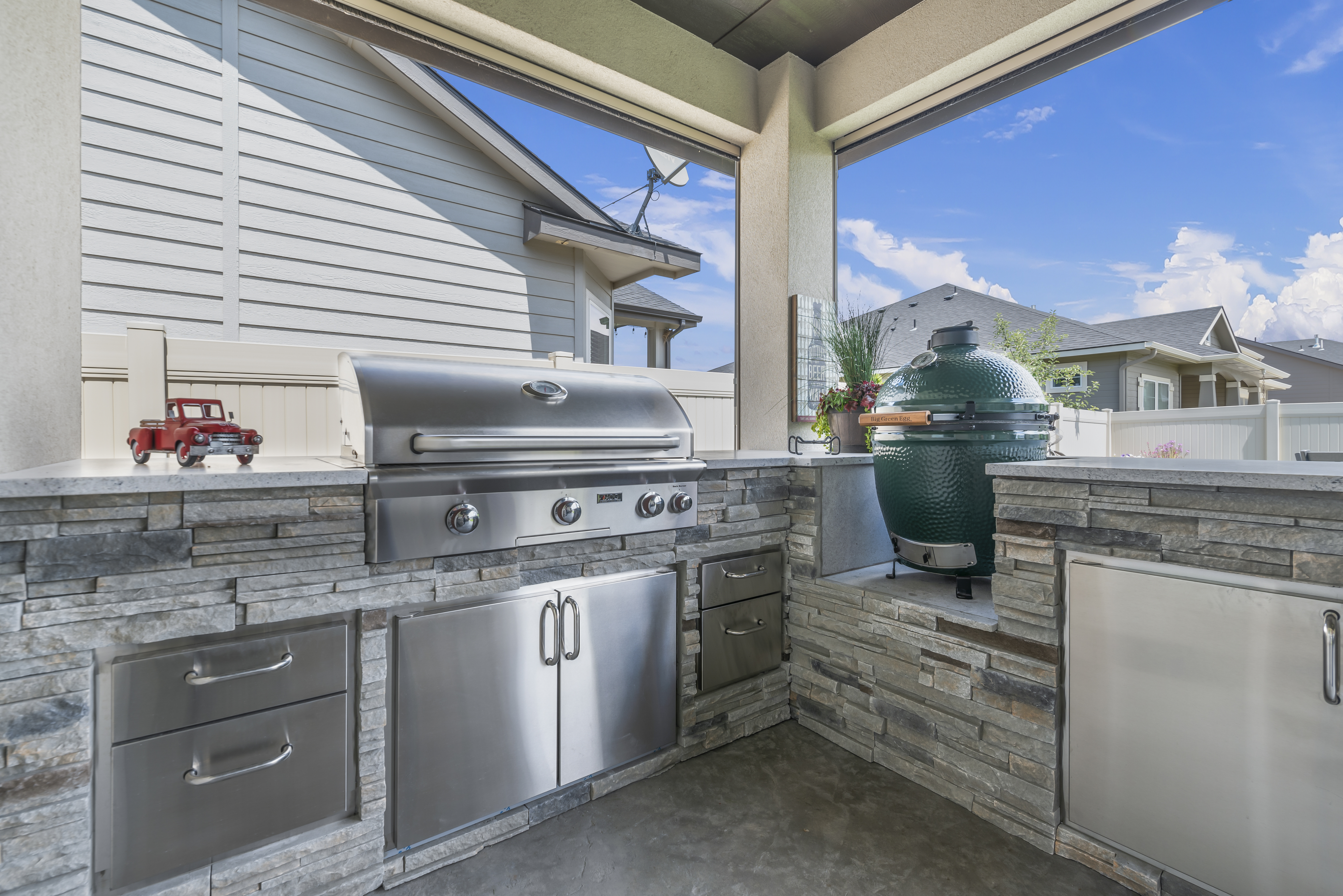 outdoor kitchen